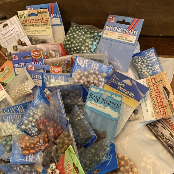 35 packets of beads to create your own custom jewelry. - Picture 7 of 7